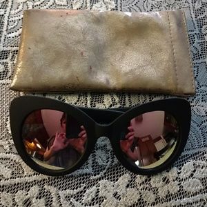 Gorgeous Quay sunglasses with case